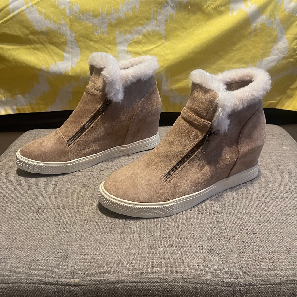 Fur Lines Boots